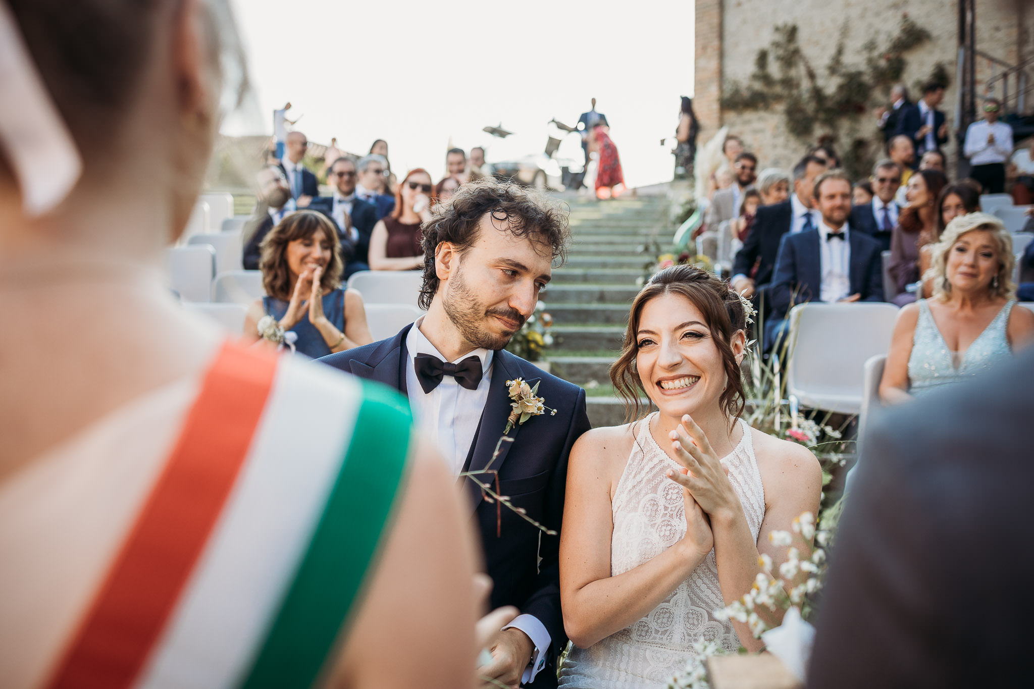 Bride smiles at the ceremony in Monfrote d'Alba
